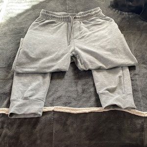 Athletic peg leg sweatpants